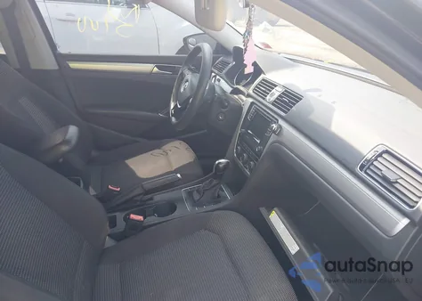 2016 Volkswagen Passat 1.8T S z USA, uszkodzony, nr VIN 1VWAT7A30GC058676